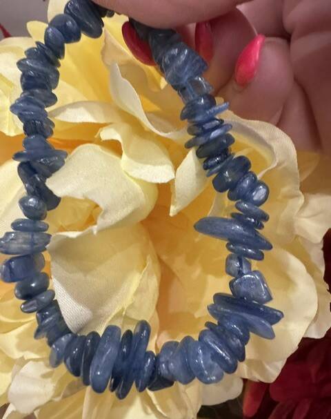 Kyanite chip bracelet 