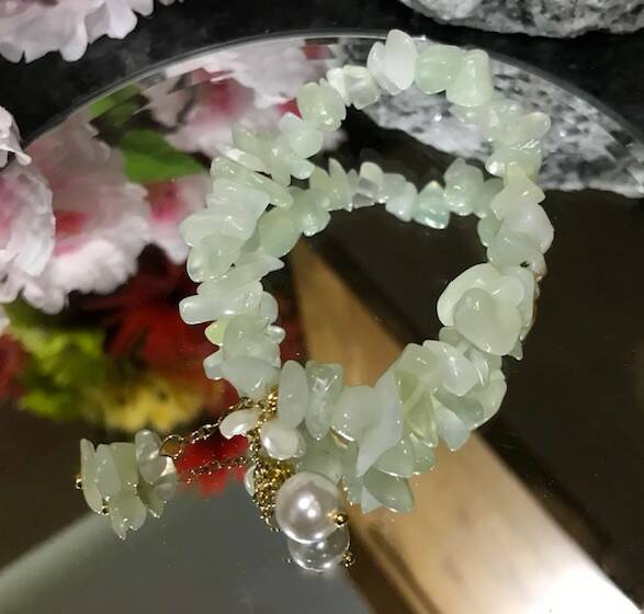 New Jade Chip bracelet with shell pearl