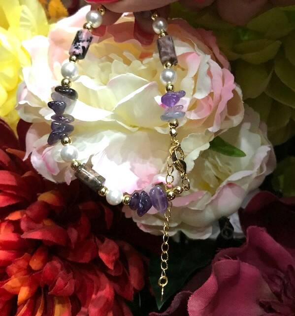 Rhodonite, Amethyst & shell pearl bracelet